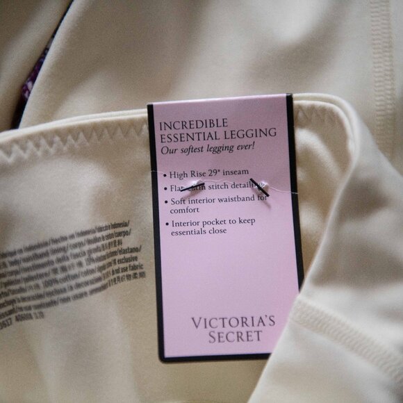 Victoria's Secret Incredible Essential Leggings *Runs Small* - Picture 10 of 12